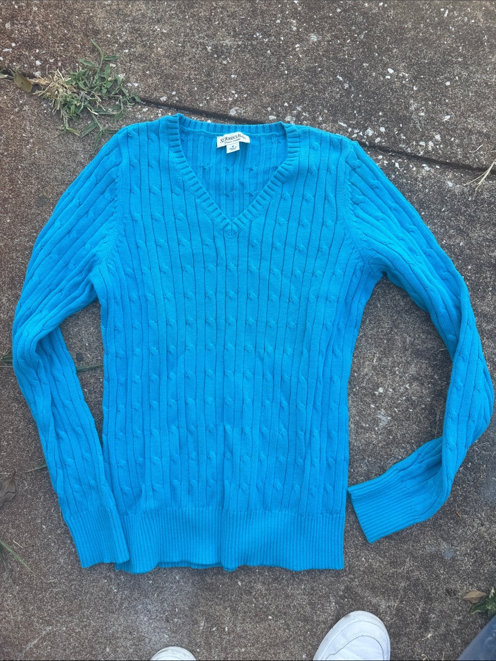 St.John’s Bay Women's Cable Knit V-Neck Sweater in Turquoise Blue. NWT